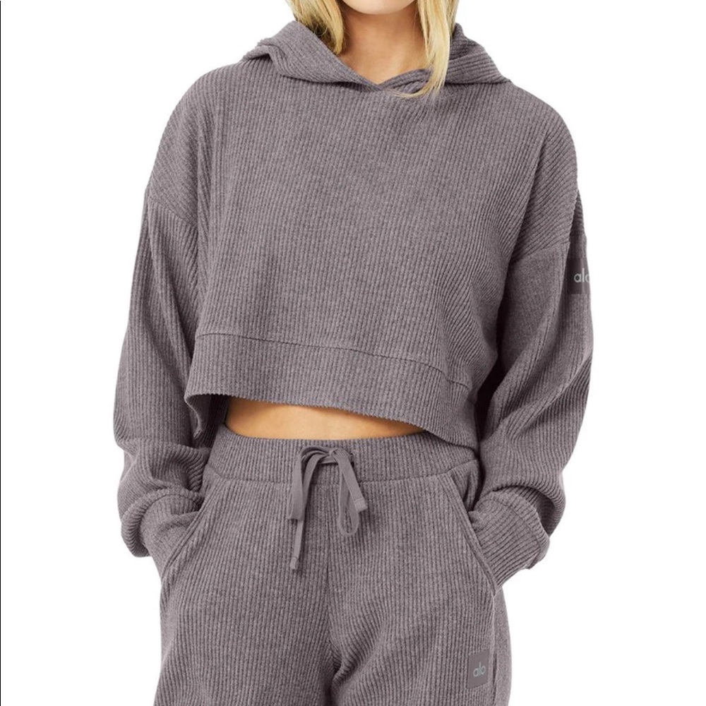 Alo Yoga “Muse set” in purple dusk